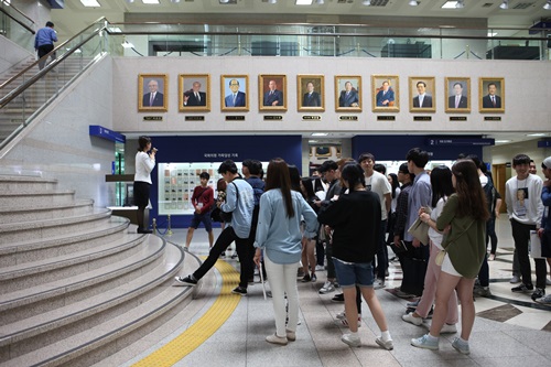 헌정기념관 참관장면