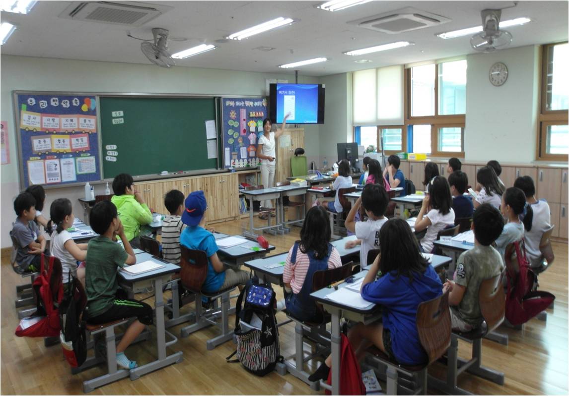 초등학교 교실 내 강의사진