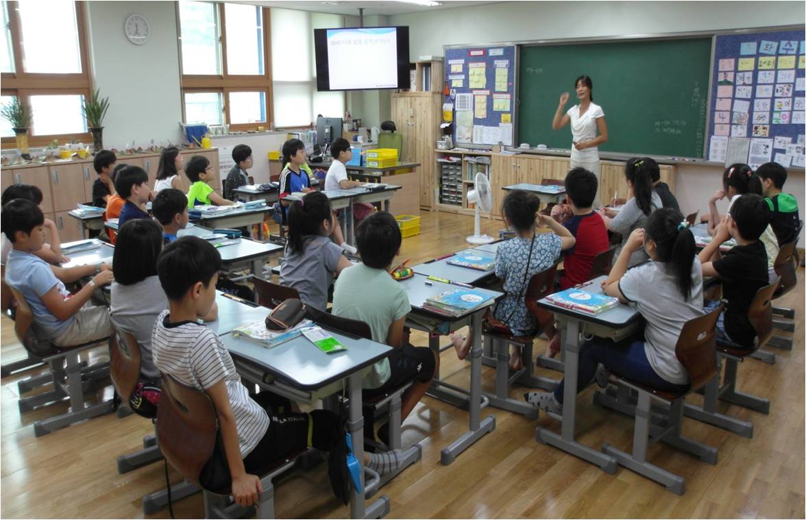 초등학교 교실 내 강의사진
