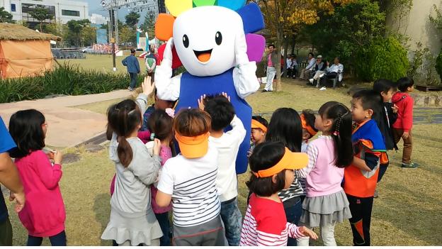 고창읍성 앞에서