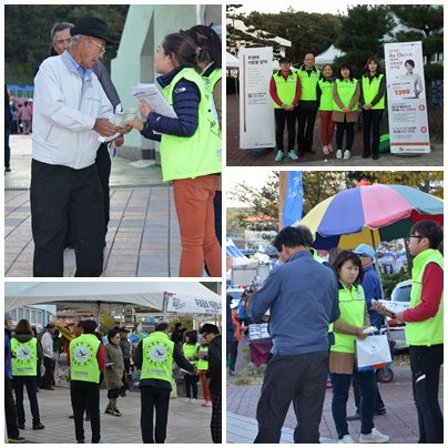 화전가요제 행사장입구에서 전단지, 물티슈를 나눠주면서 홍보함