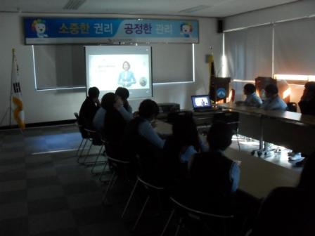 체험활동중중앙선관위홍보영상시청장면입니다