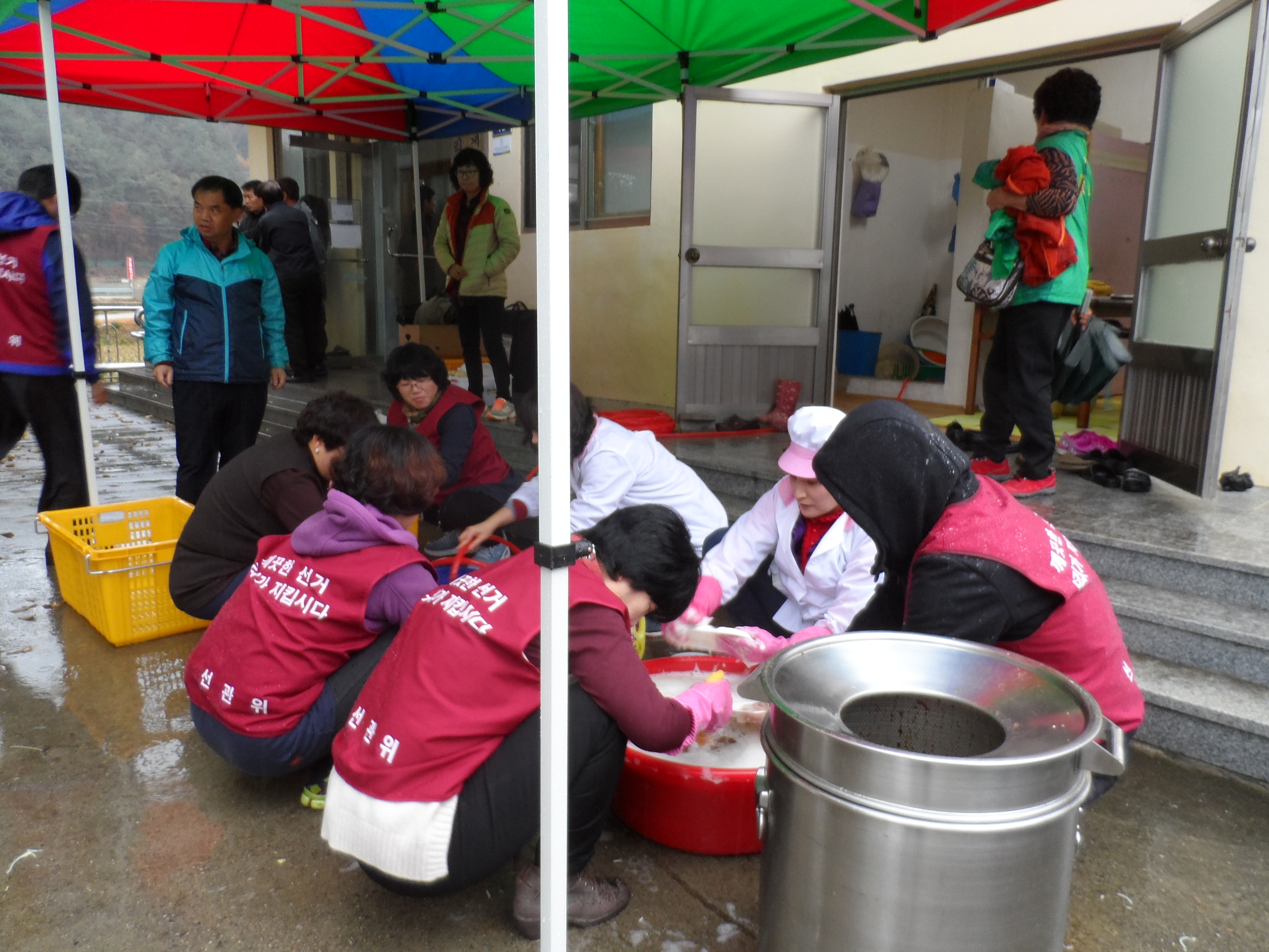 식사 후 설거지하는 사진