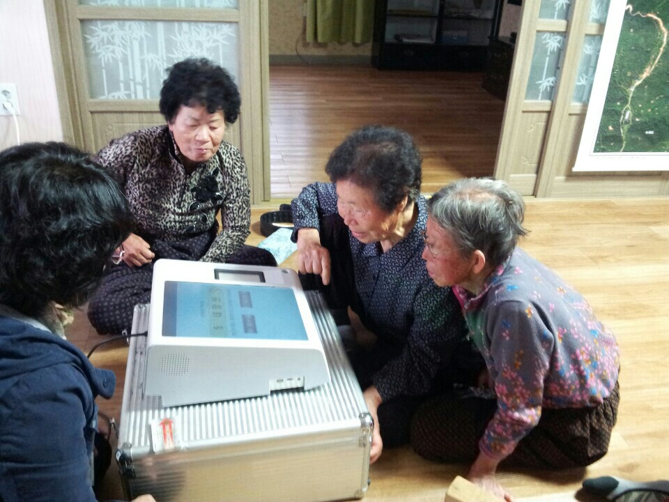 터치스크린 전자투표 체험 행사 사진1