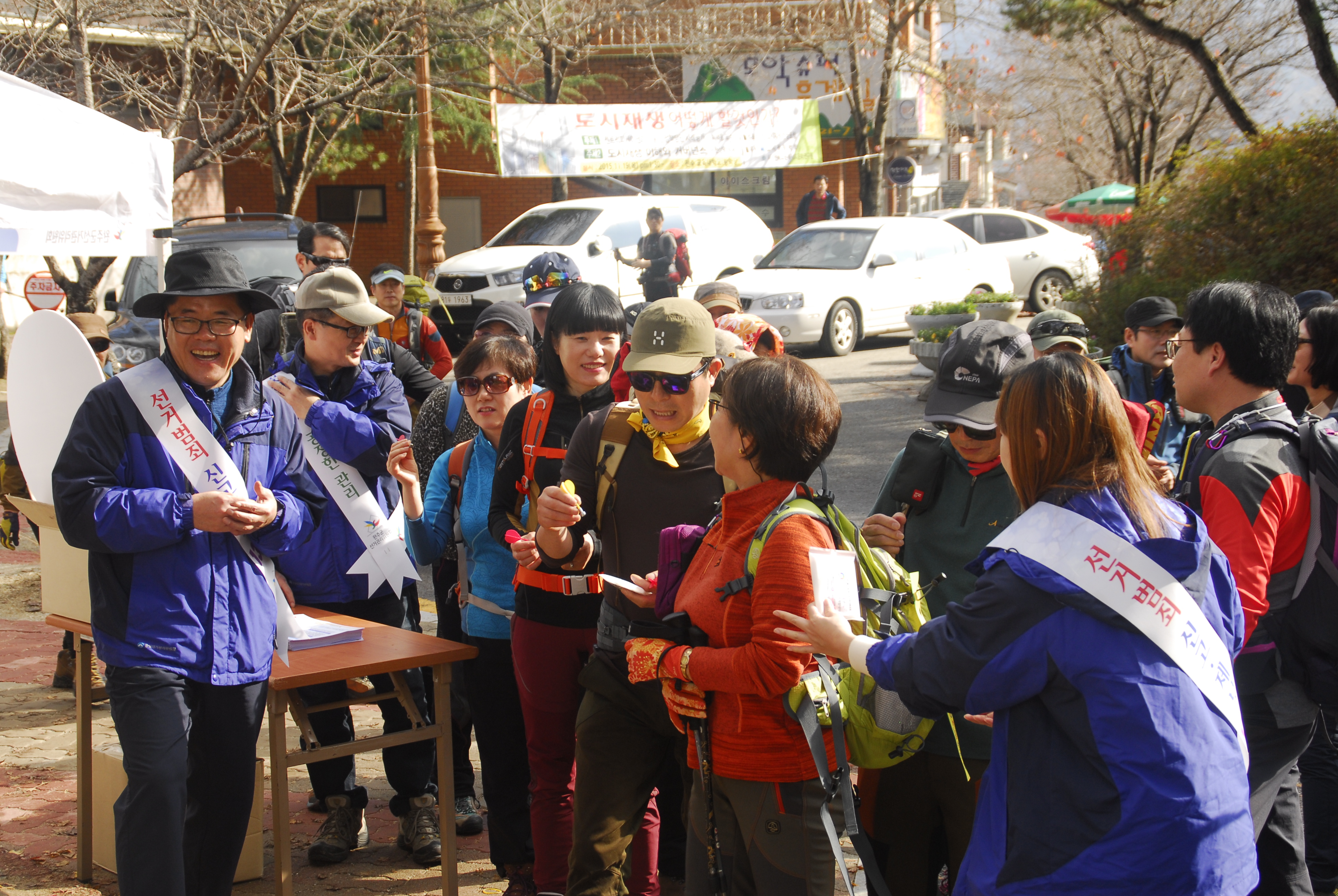 보도자료 1면을 장식해주신 과장님의 해맑은 웃음을 보고 계십니다. 호응이 좋아서 직원들도 정말 재미있게 캠페인을 진행할 수 있었습니다.