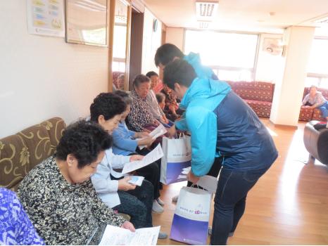 하남시선거관리위원회는 관내 경로당 어르신을 대상으로 돈선거 근절 홍보를 아래와 같이 실시하였습니다.