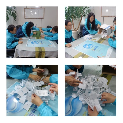 응모함 개함식 장면입니다. 자세한 이미지 설명은 본문의 내용을 참고하시기 바랍니다.