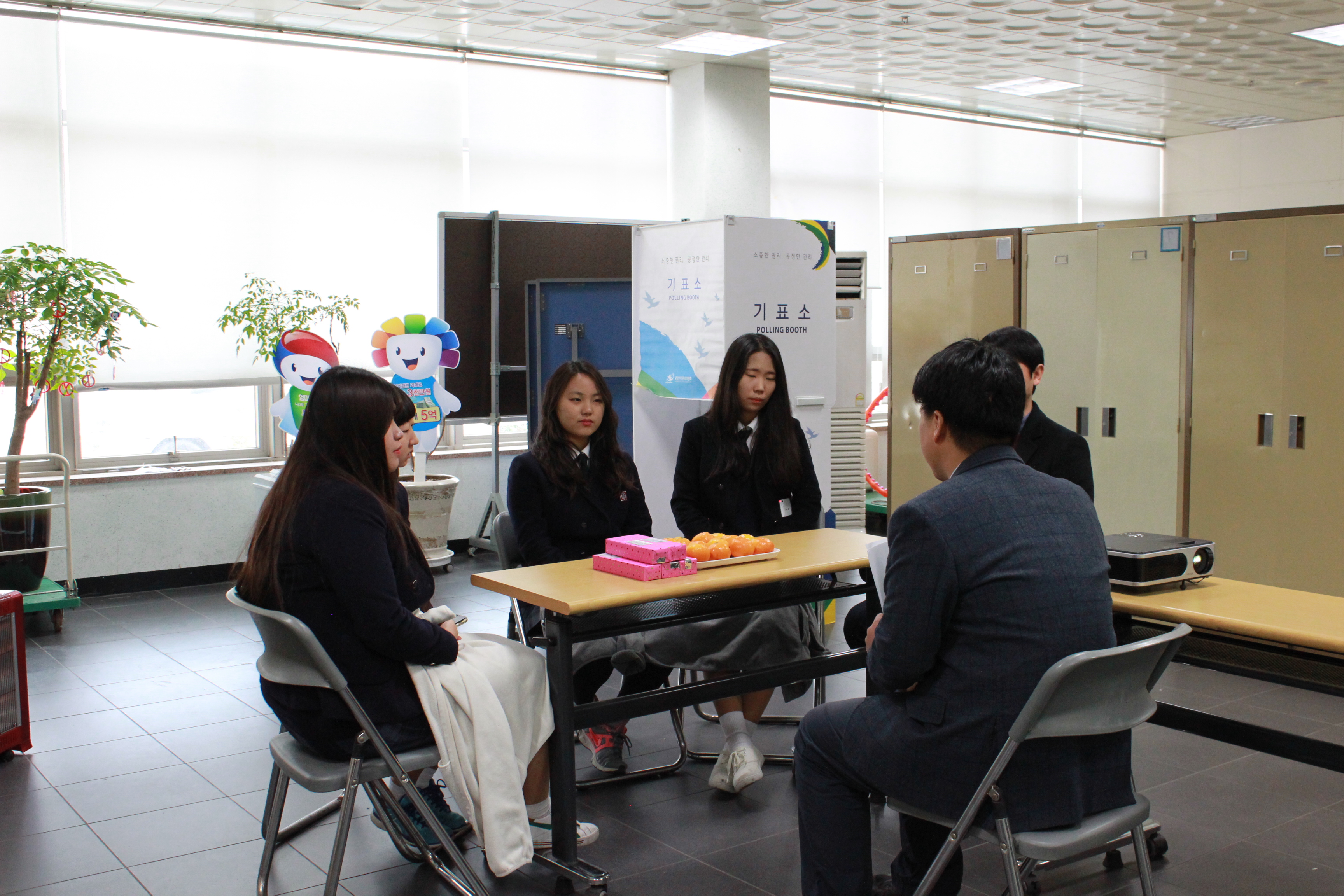 위원회 관리계장에게 헌법기관인 선거관리위원회에 대한 업무전반 등 질의하는 시간을 갖음