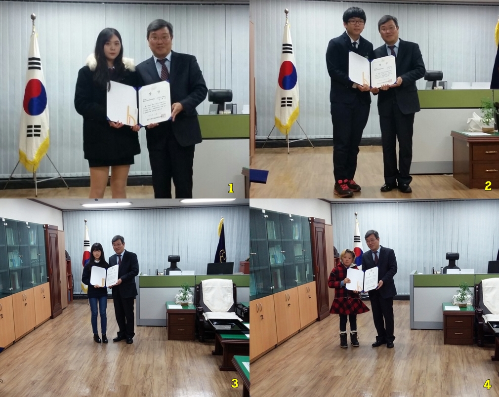 수상자 4명이 각각 위원장님과 찍은 사진입니다. 자세한 내용은 본문을 참고하시기 바랍니다.