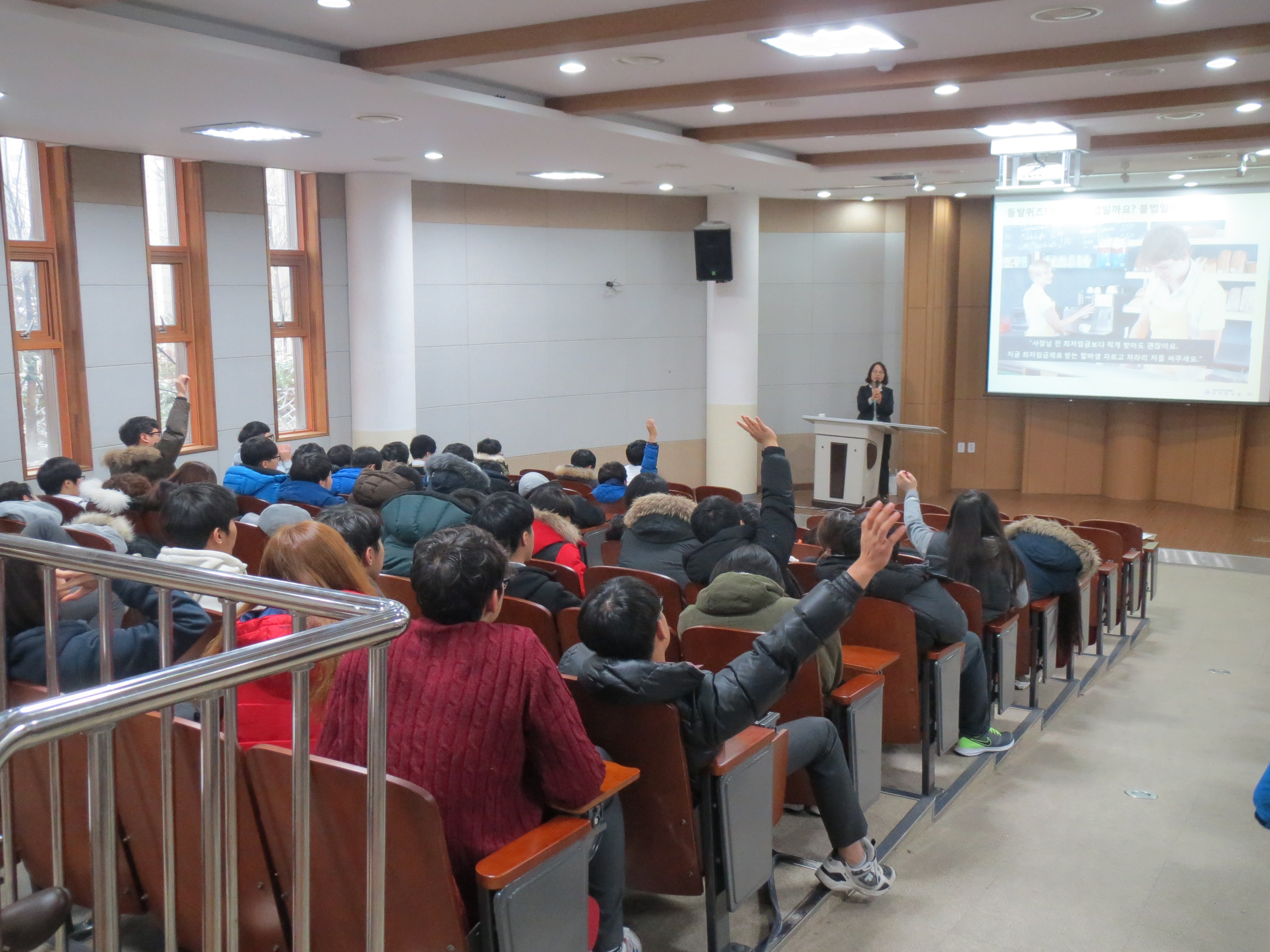 하남시선거관리위원회는 고등학교 3학년 학생들을 대상으로 학생들이 올바른 민주시민 의식을 갖고 유권자의 권리를 바르게 행사할 수 있도록 2015년도 새내기유권자 연수를 다음과 같이 실시하였습니다.