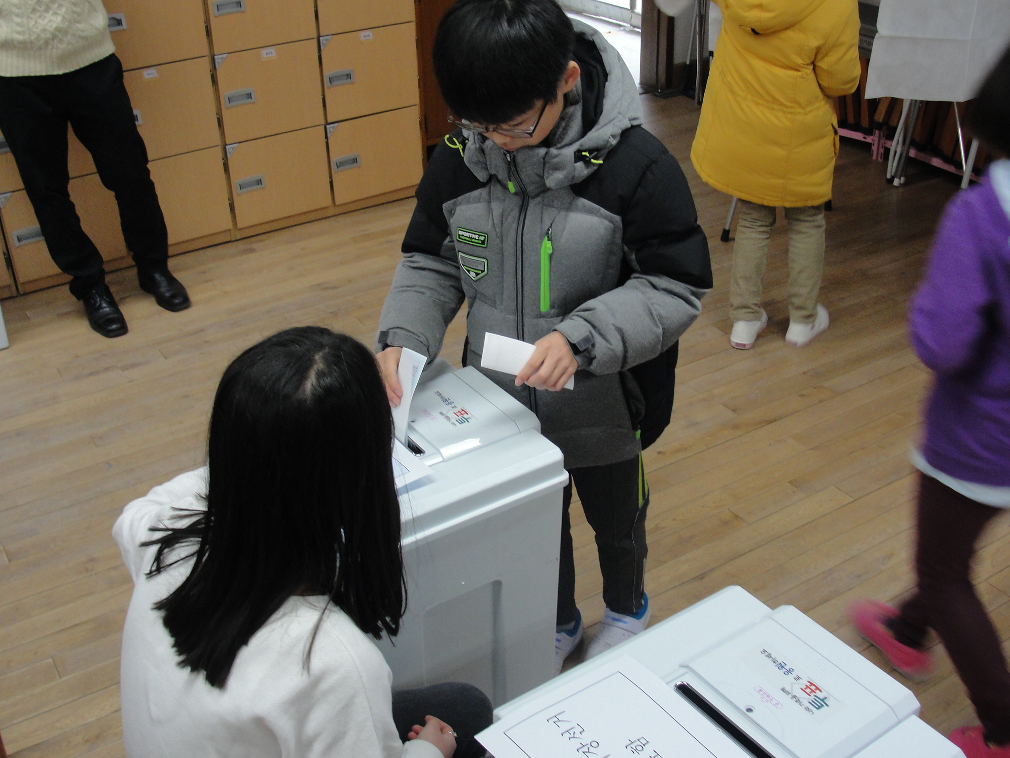 고양시일산서구선거관리위원회는 신촌초등학교 학생임원선거에 대해 전반적인 선거지원과 선거체험행사를 실시하였습니다. 자세한 내용은 아래 내용을 참고하시기 바랍니다.
